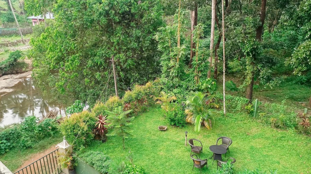 Athirapilly On The Rocks Hotel Athirappilly Exterior foto