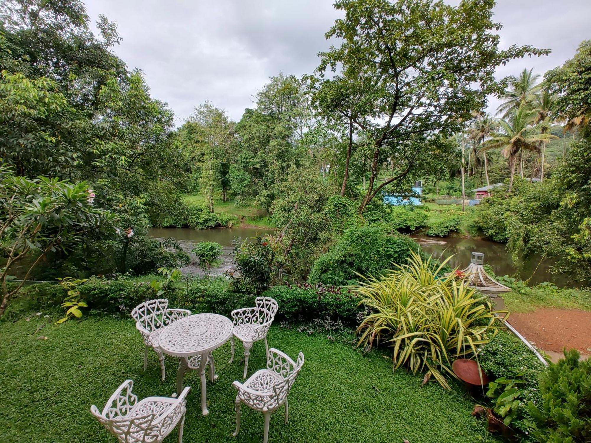 Athirapilly On The Rocks Hotel Athirappilly Exterior foto